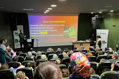 حضور گروه خسرومدیساطب در 22 امین کنگره بین المللی انجمن علمی پروستودنتیست های ایران و سومین سمپوزیم دندانپزشکی دیجیتال — ۷