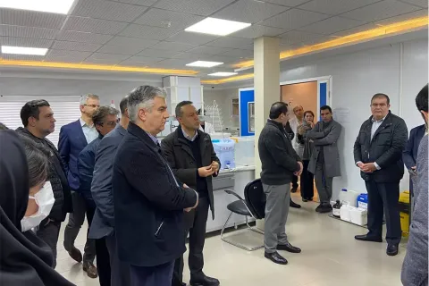 بازدید رئیس و اعضای هیات مدیره انجمن متخصصین بیهوشی ایران از خط تولید دپارتمان تولیدی گروه KMT — ۶