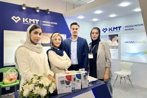 حضور گروه خسرو مدیسا طب در سی و چهارمین کنگره بین المللی متخصصین داخلی ایران — ۴