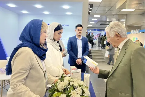 حضور گروه خسرو مدیسا طب در سی و چهارمین کنگره بین المللی متخصصین داخلی ایران — ۳